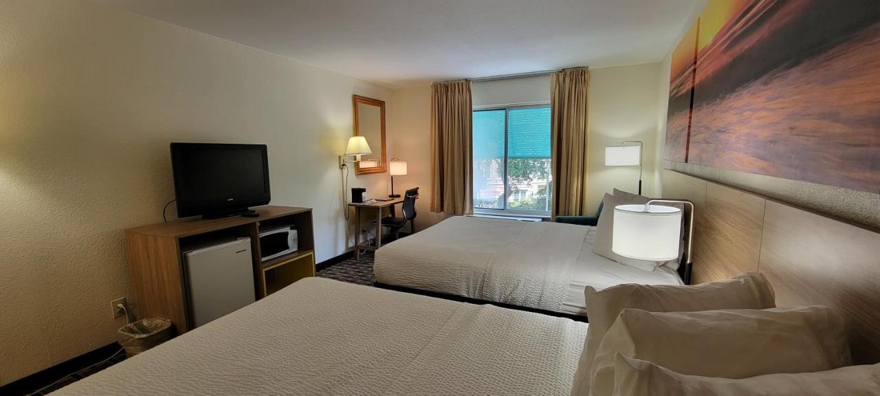 Hotel Carolina A Days Inn By Wyndham Hilton Head Island Exteriör bild
