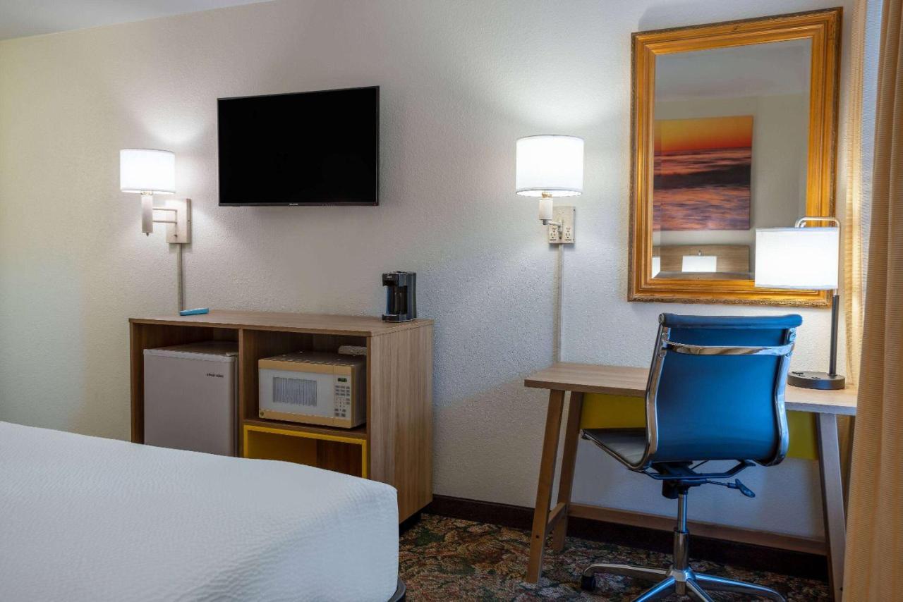 Hotel Carolina A Days Inn By Wyndham Hilton Head Island Exteriör bild