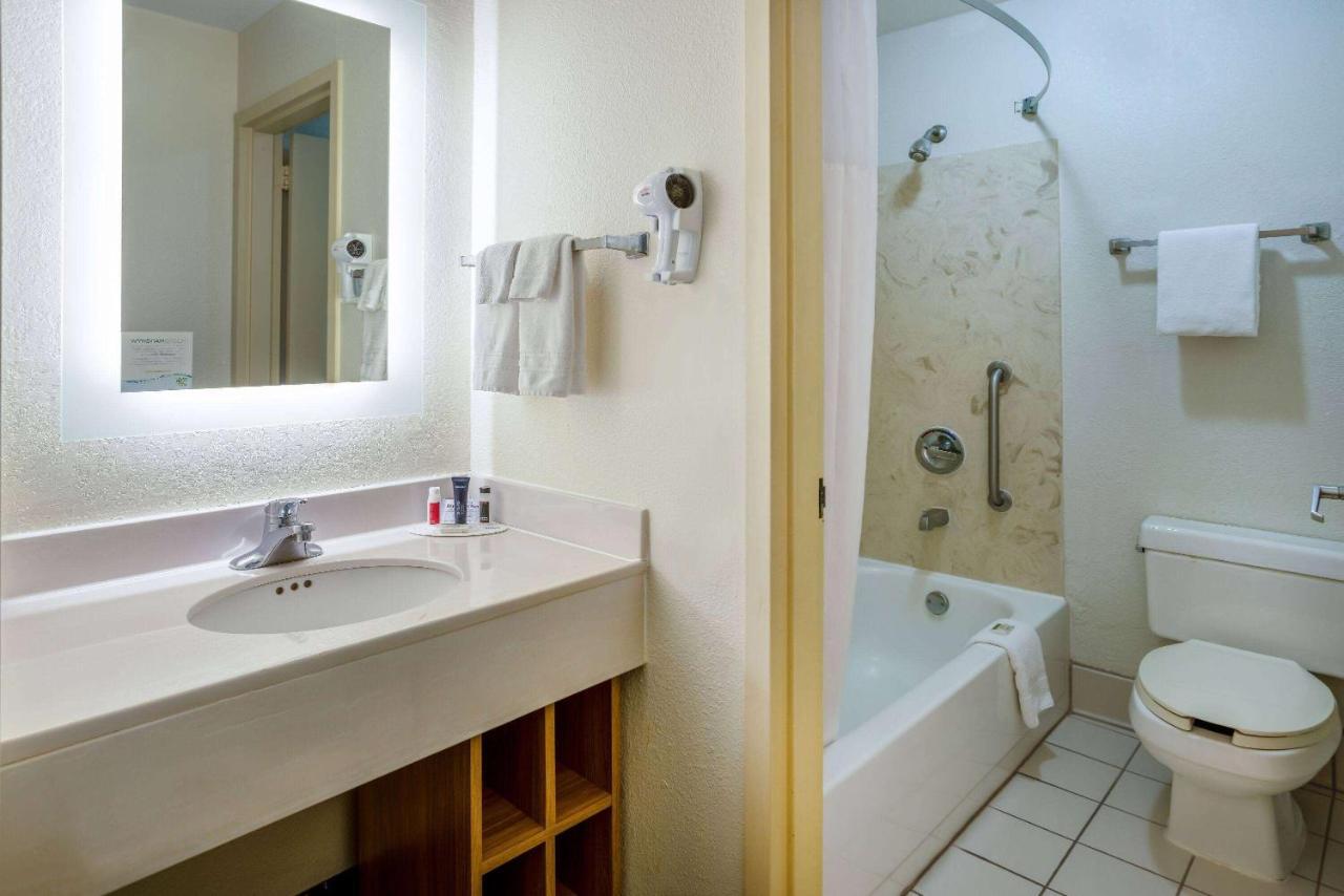 Hotel Carolina A Days Inn By Wyndham Hilton Head Island Exteriör bild