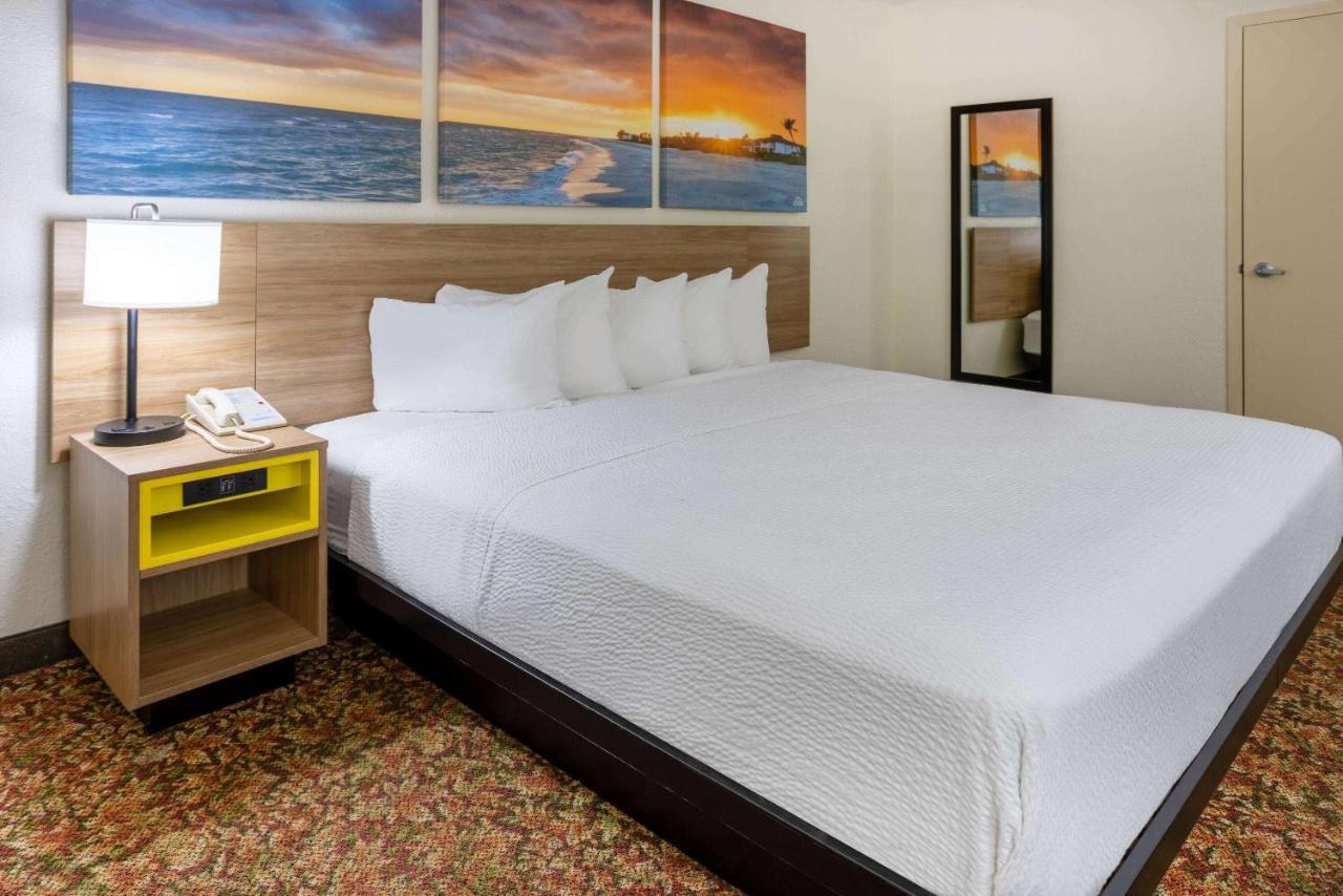 Hotel Carolina A Days Inn By Wyndham Hilton Head Island Exteriör bild