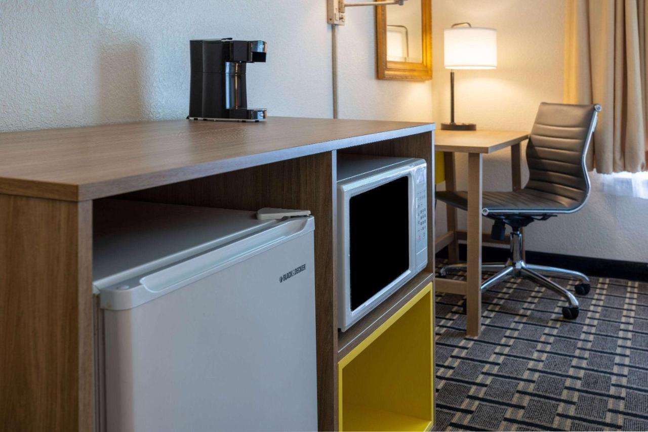 Hotel Carolina A Days Inn By Wyndham Hilton Head Island Exteriör bild